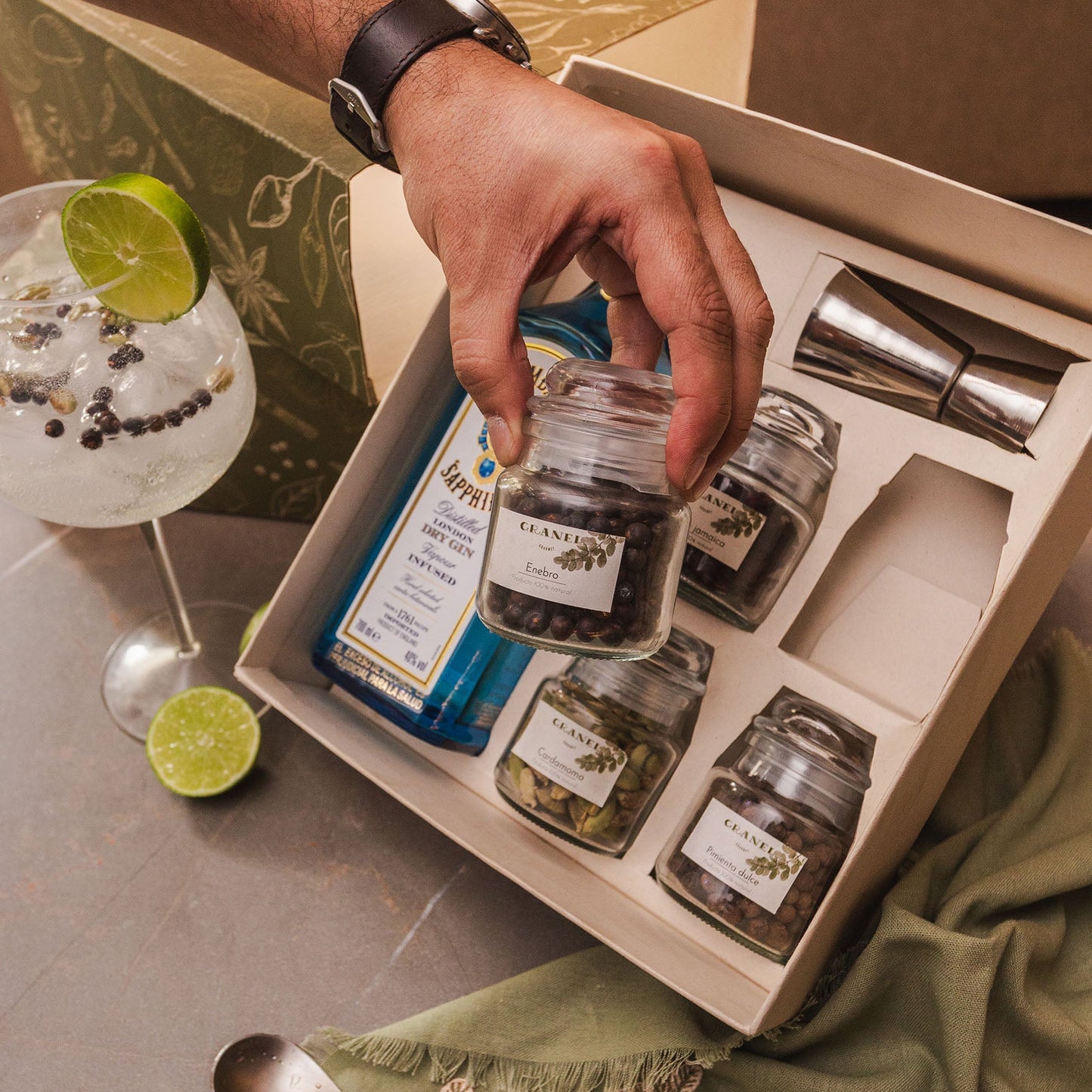
                  
                    Gin & tonic Grande
                  
                