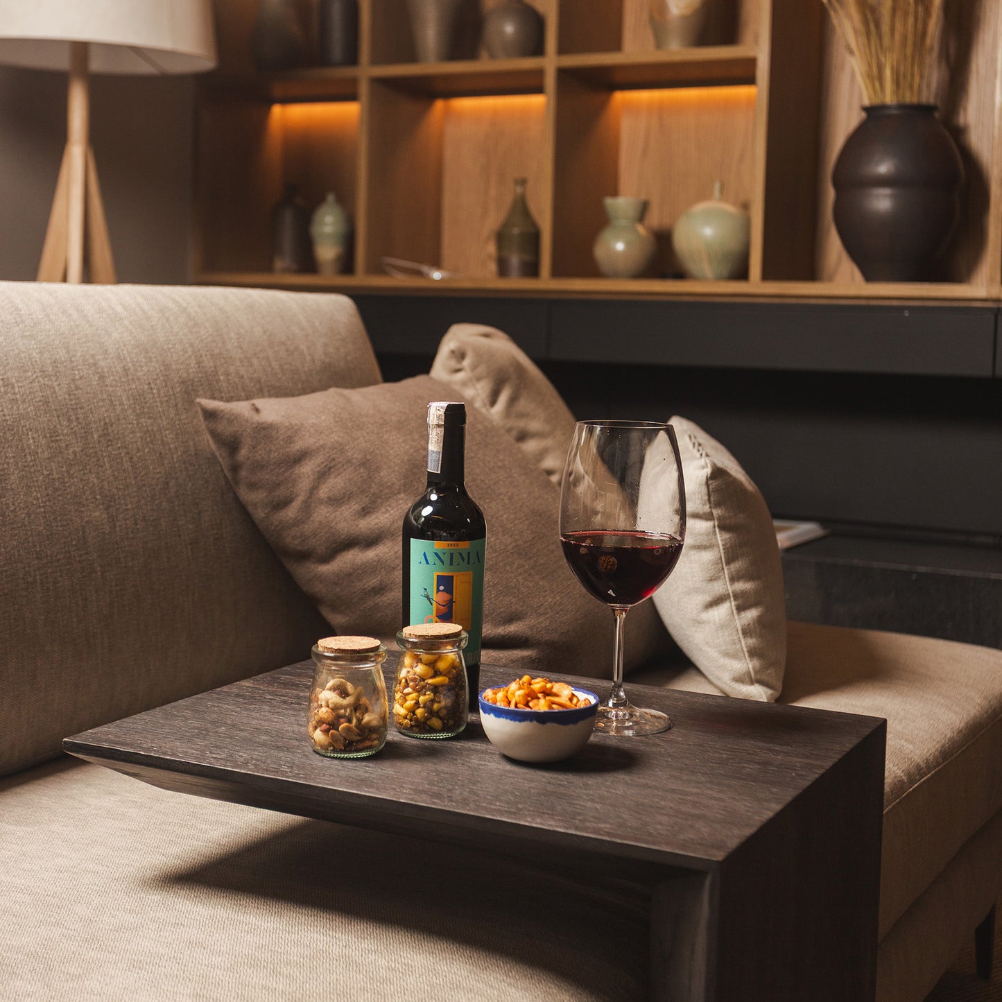 
                  
                    Vino & snacks
                  
                